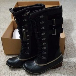 Brand new Sorel Conquest Carly II boots